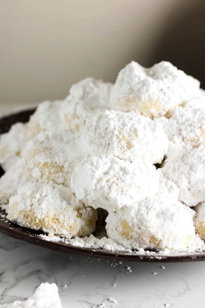 Kourabiedes - Greek Christmas Cookies