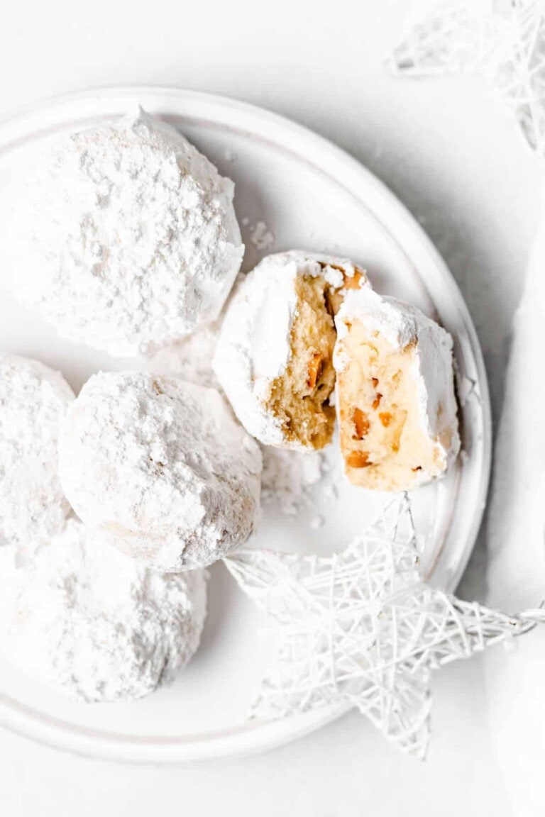 Kourabiedes – Greek Christmas Cookies