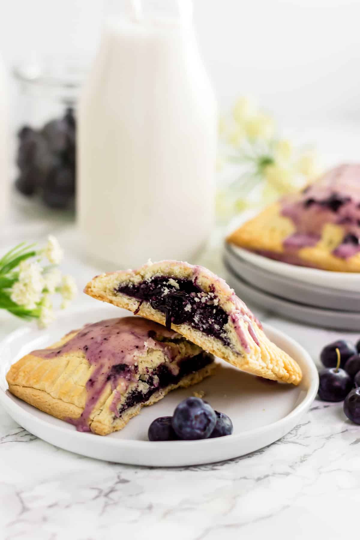 Homemade Paleo Blueberry Pop Tarts Recipe- Just like the originals you ate as a kid, without all of the processed ingredients! (gluten free, grain free, refined sugar free)