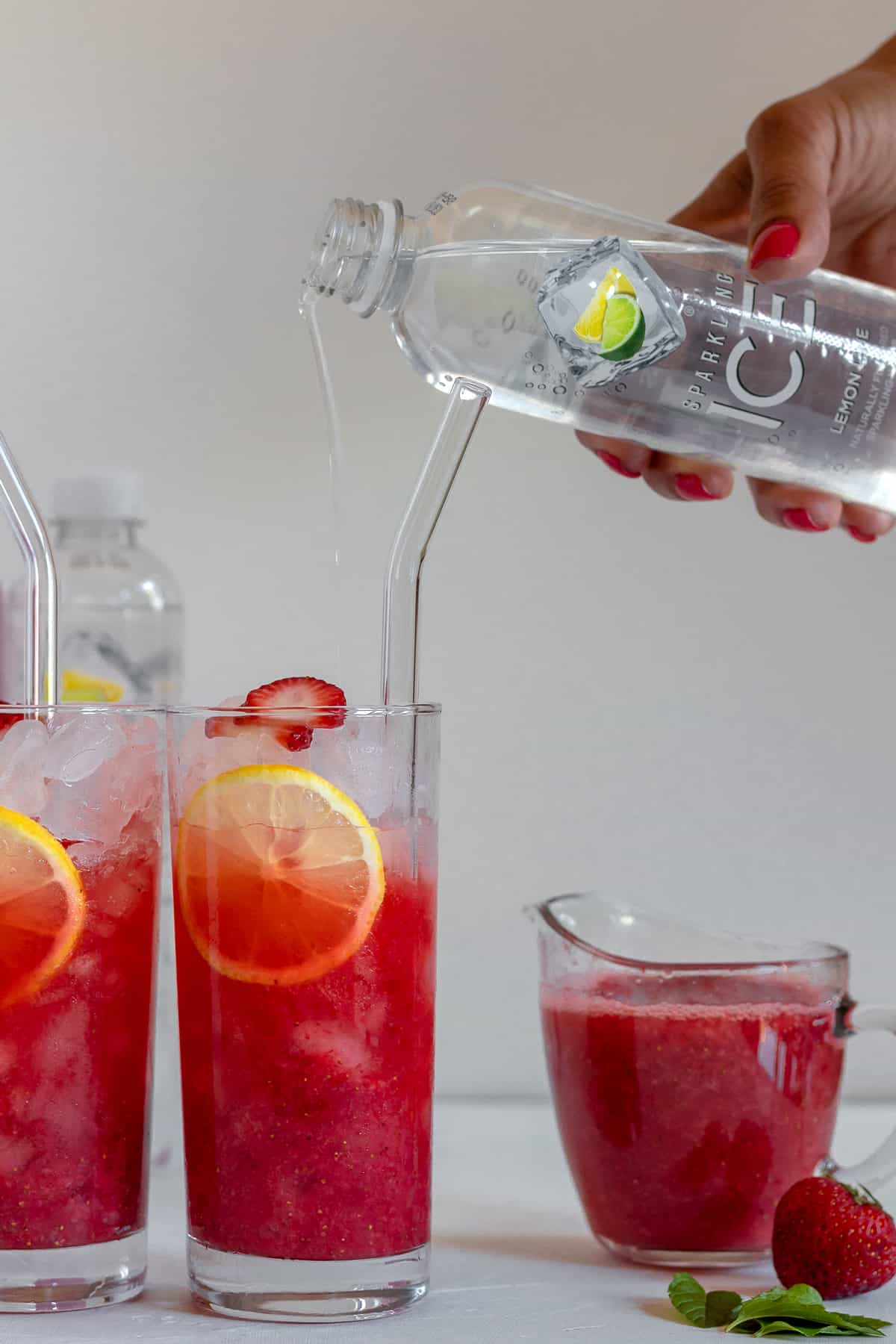 Skinny Sparkling Strawberry Vodka Cocktails