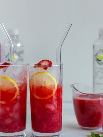 Skinny Sparkling Strawberry Vodka Cocktails