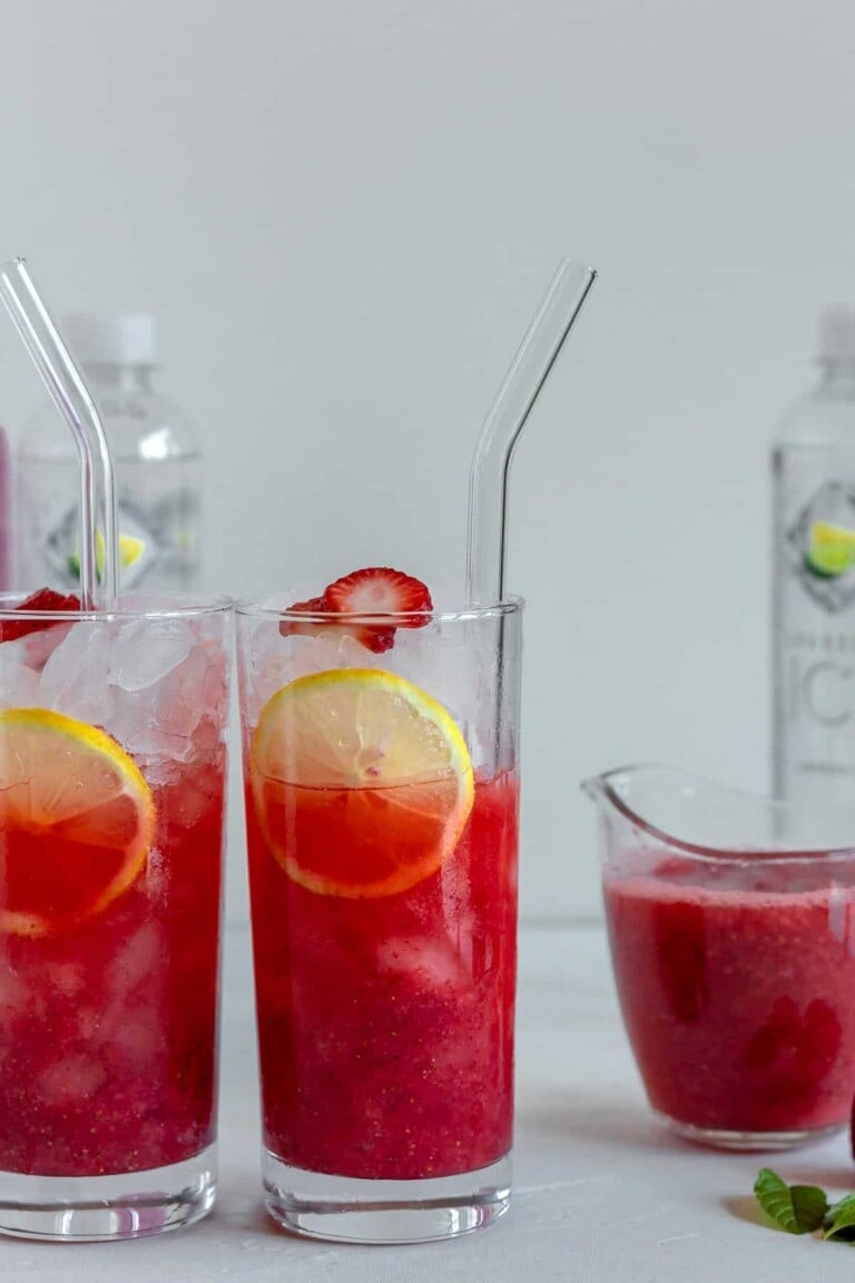 Skinny Sparkling Strawberry Vodka Cocktails