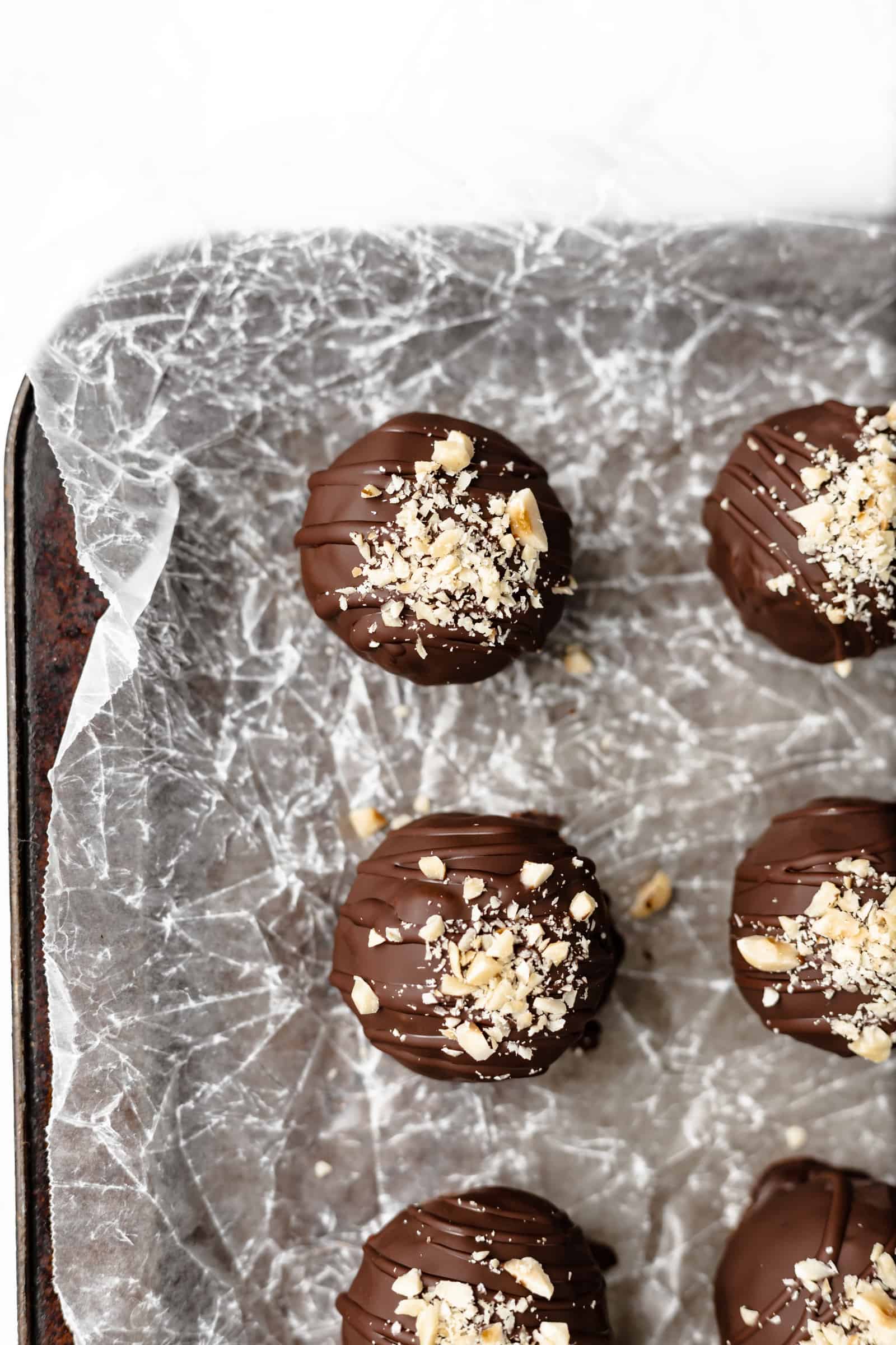 The Best Nutella Crunch Cake Balls