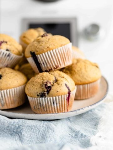 Blueberry Flaxseed Muffins - a delicious and easy recipe that freezes well!