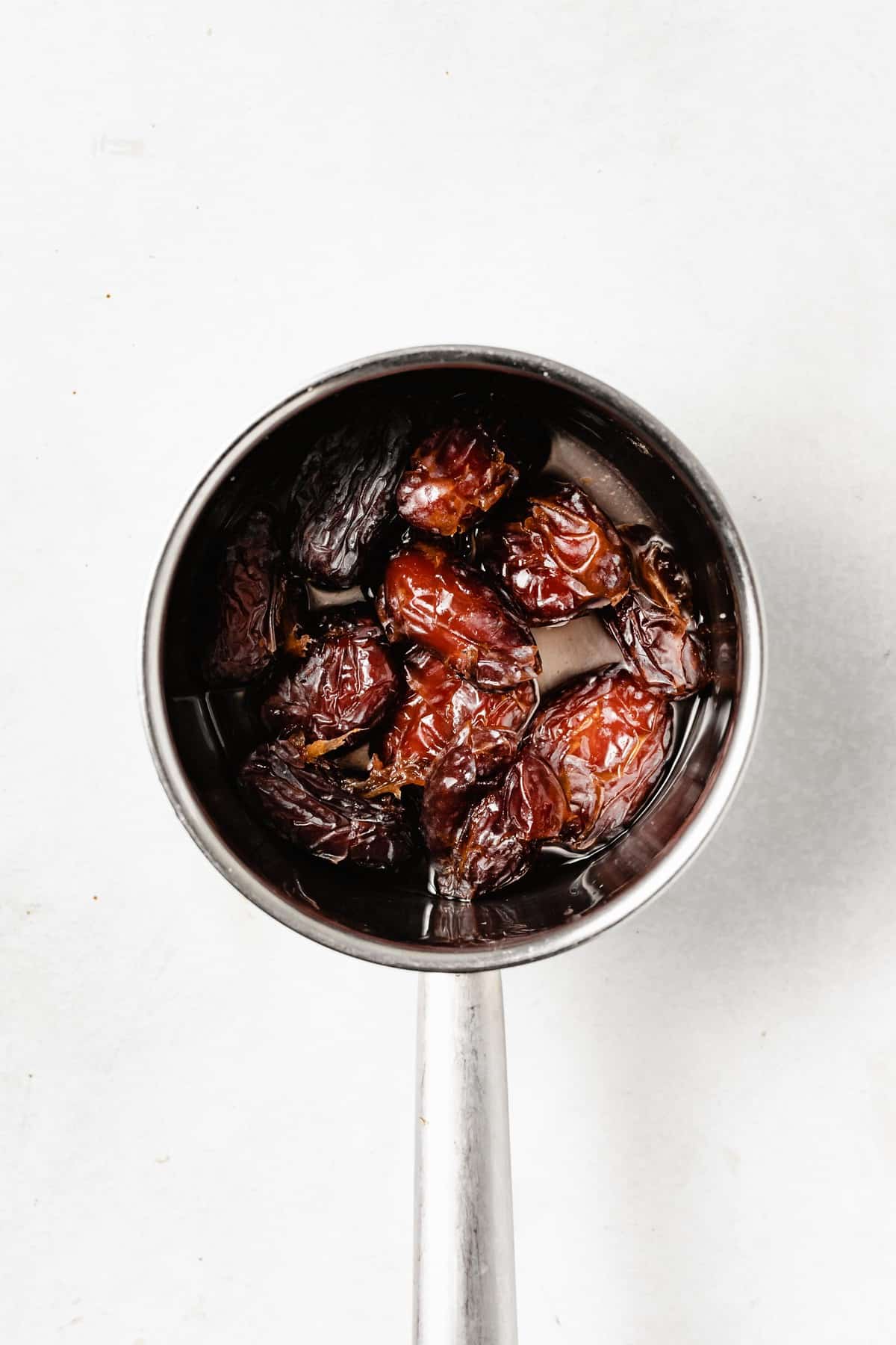 dates in pot