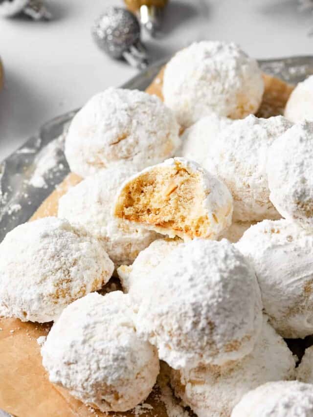 The Best Kourabiedes Recipe (Greek Christmas Butter Cookies)