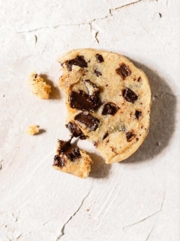 chocolate chip shortbread cookie