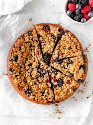 berry streusel cheesecake