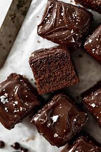 chocolate cake squares with chocolate frosting