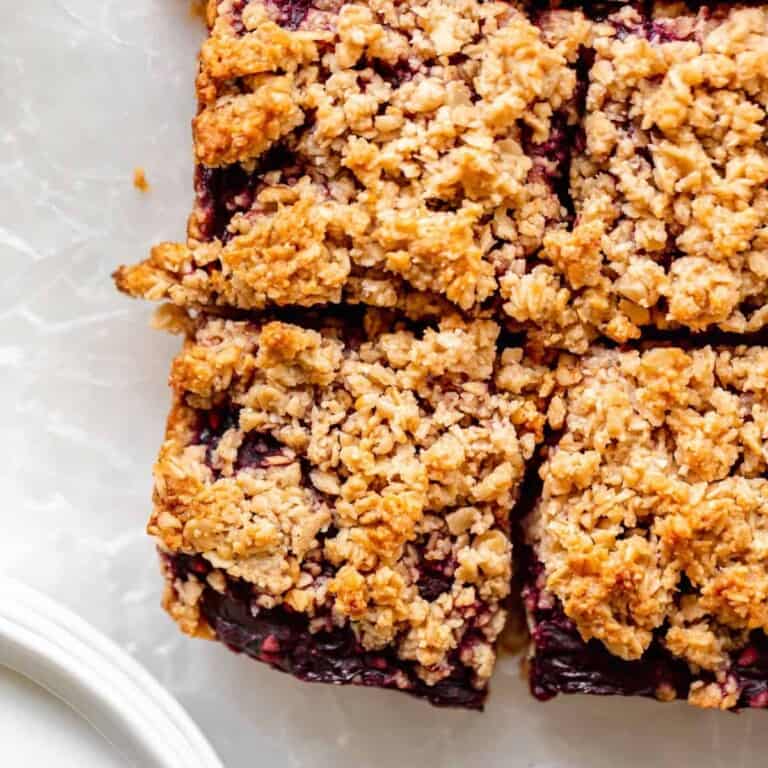 healthy blackberry crumble bars.