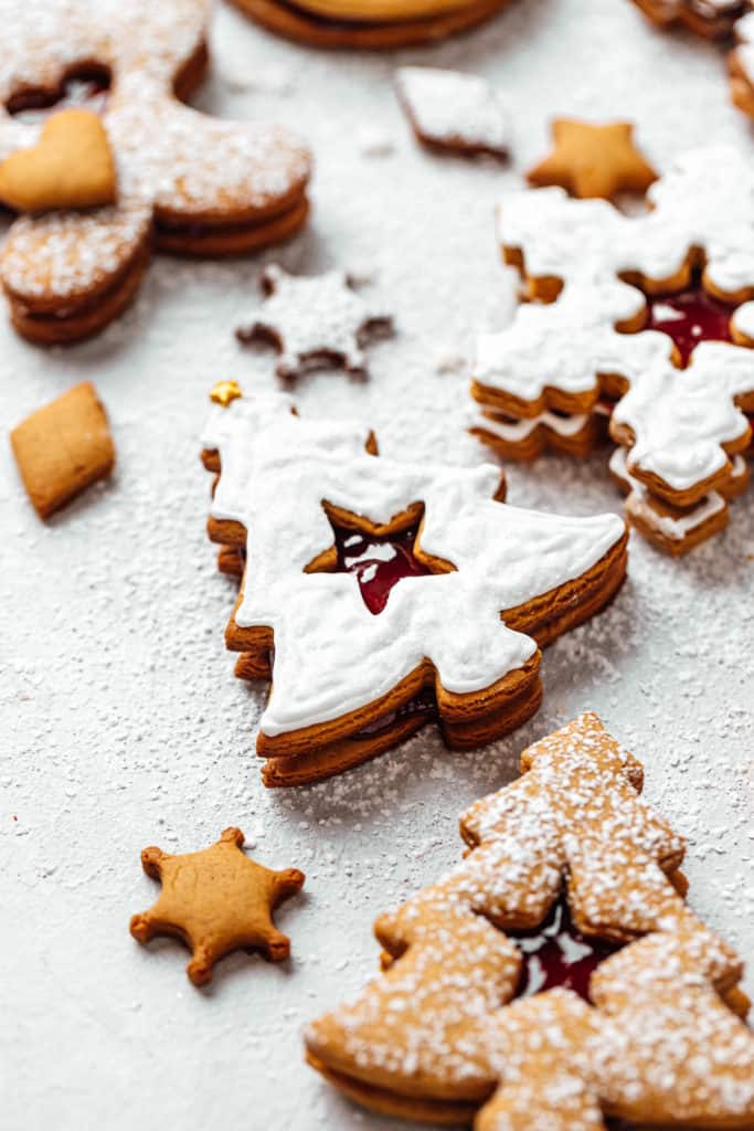 gingerbread linzer cookies
