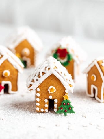 mini gingerbread houses