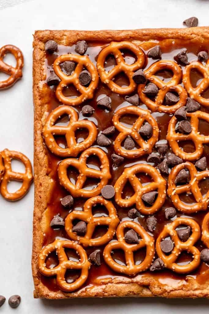 blondies with caramel sauce, pretzels, and chocolate chips