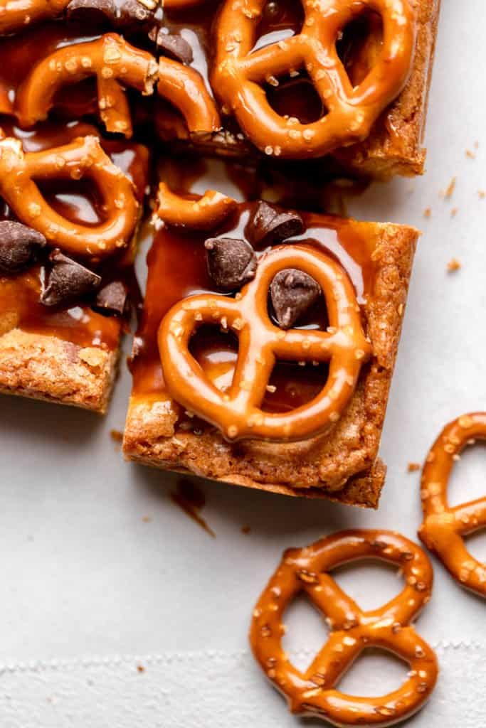 blondies with caramel sauce, pretzels, and chocolate chips