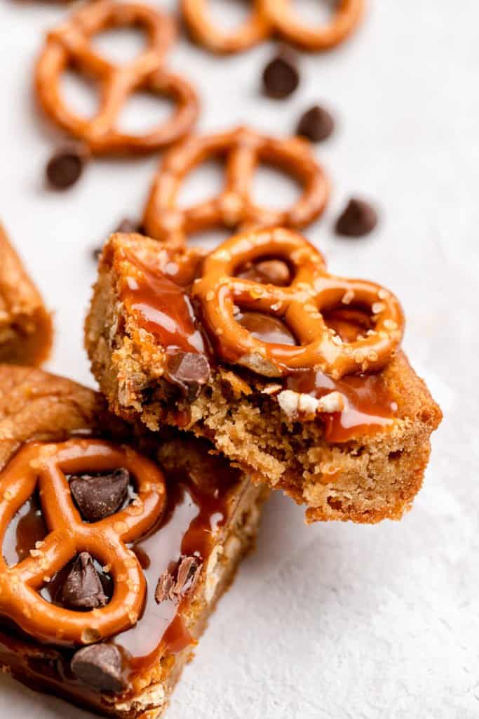 blondies with caramel sauce, pretzels, and chocolate chips