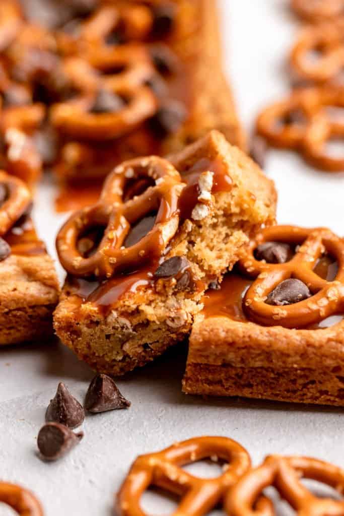 blondies with caramel sauce, pretzels, and chocolate chips