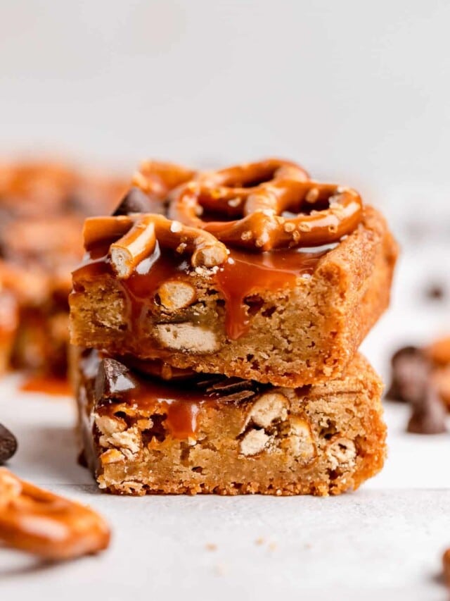 blondies with caramel sauce, pretzels, and chocolate chips