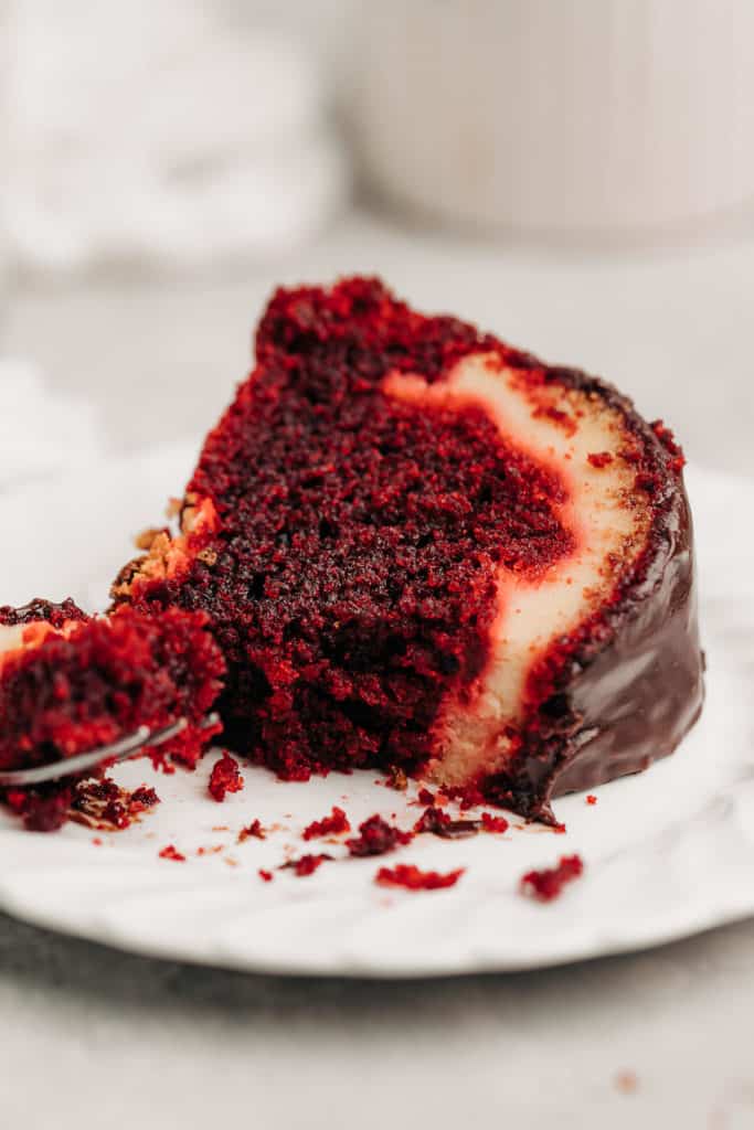 https://www.bakedambrosia.com/wp-content/uploads/2021/02/Red-Velvet-Cream-Cheese-Bundt-Cake-24-683x1024.jpg